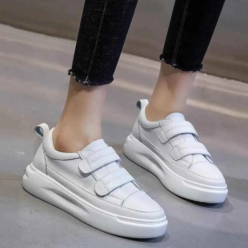 239 Women's Casual Shoes - Leather Platform Sneakers