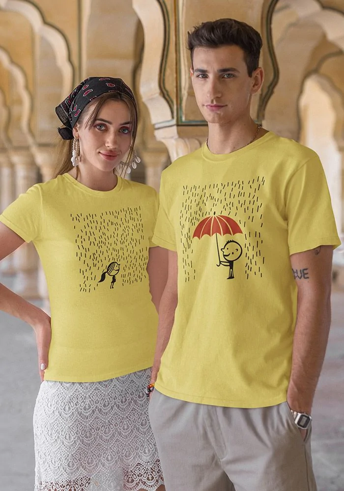 Boy In Umbrella Girl In Rain Couple T-Shirt (Mint)