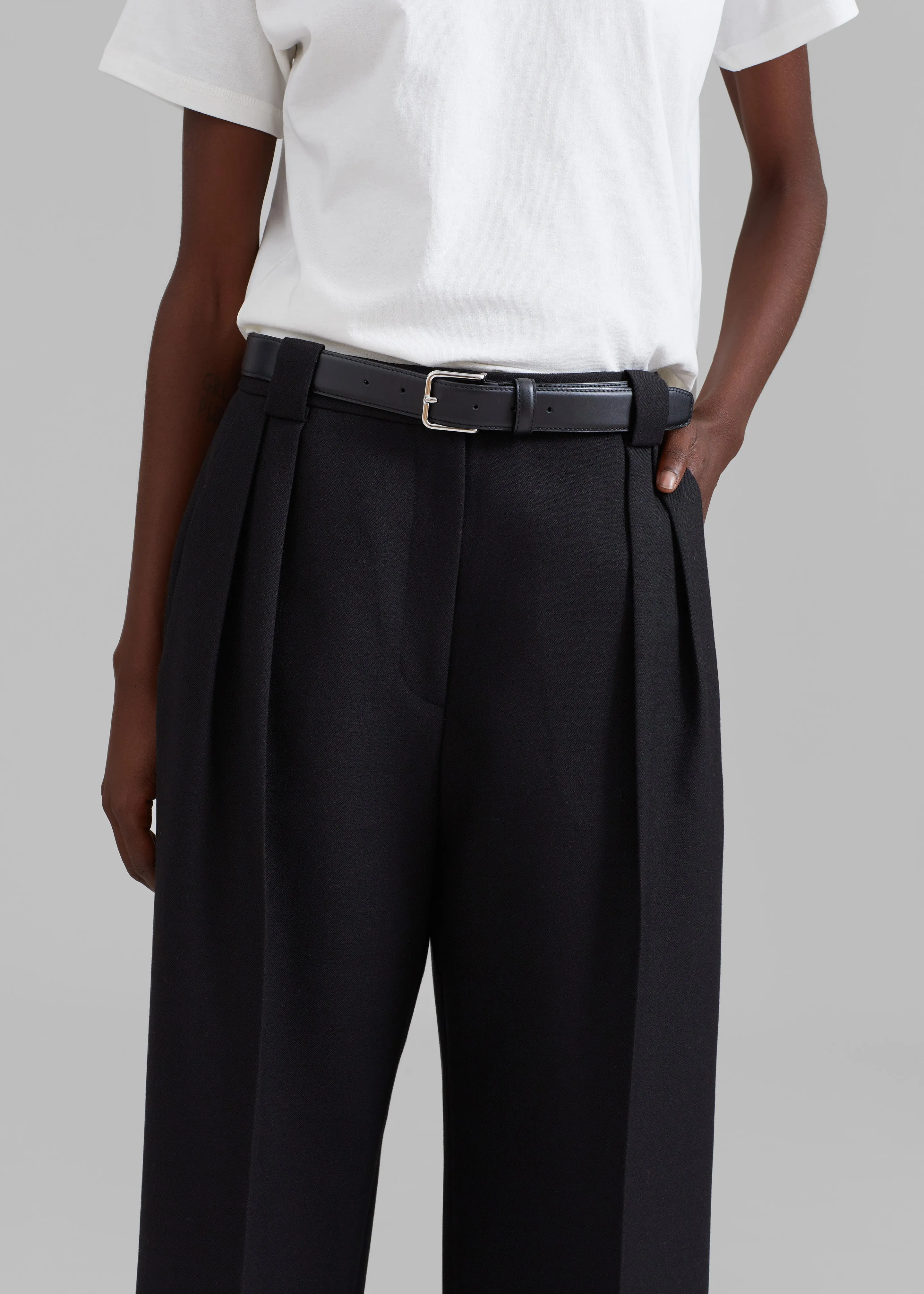 Cian Pintuck Trousers - Black