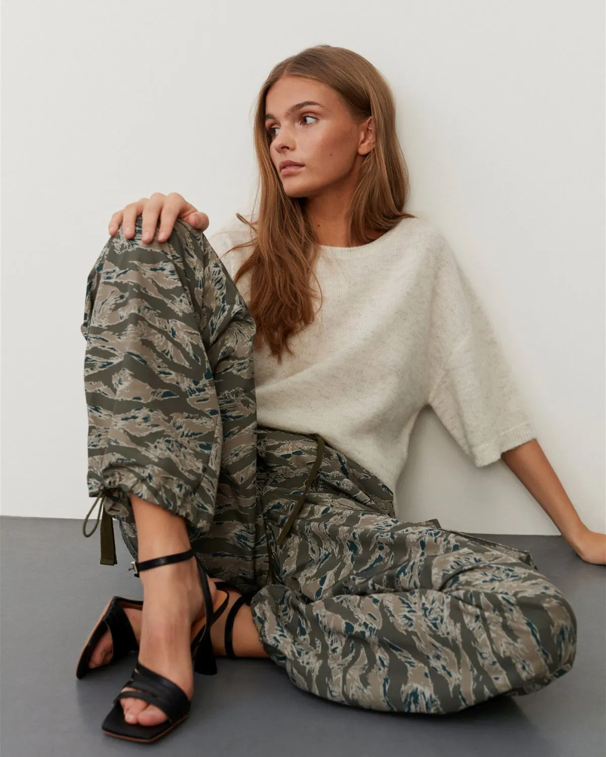 EMIKOSW TROUSERS - Army green