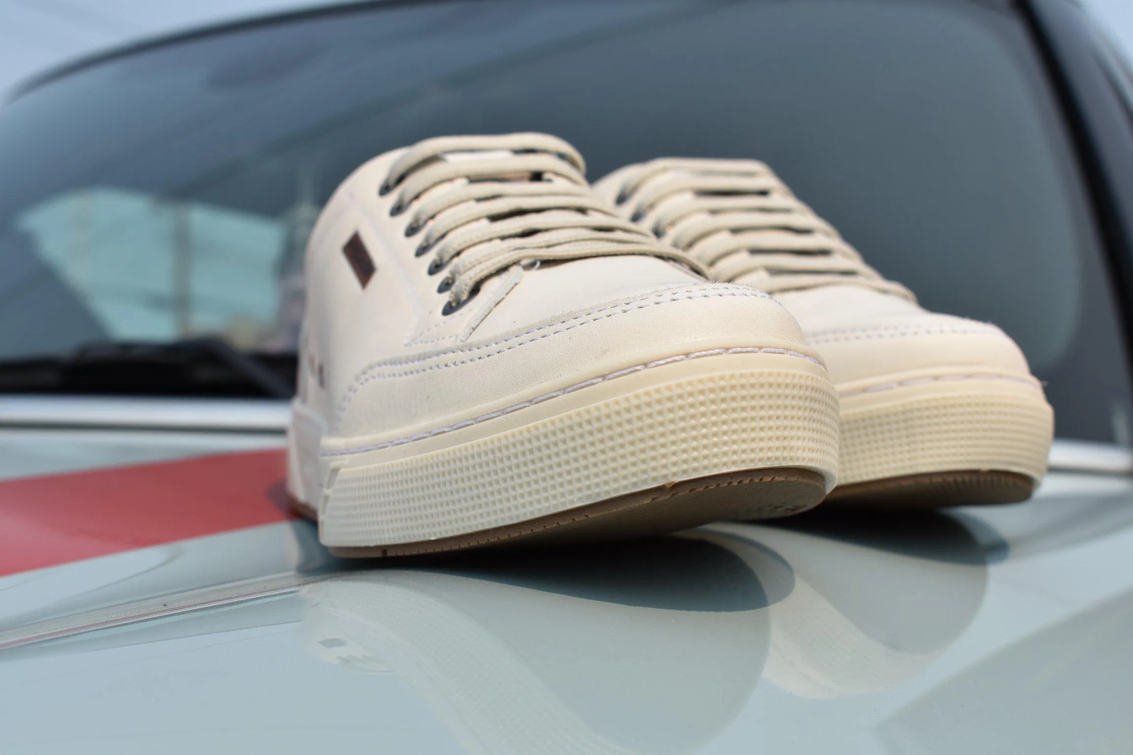 Pegada White Leather Sneakers