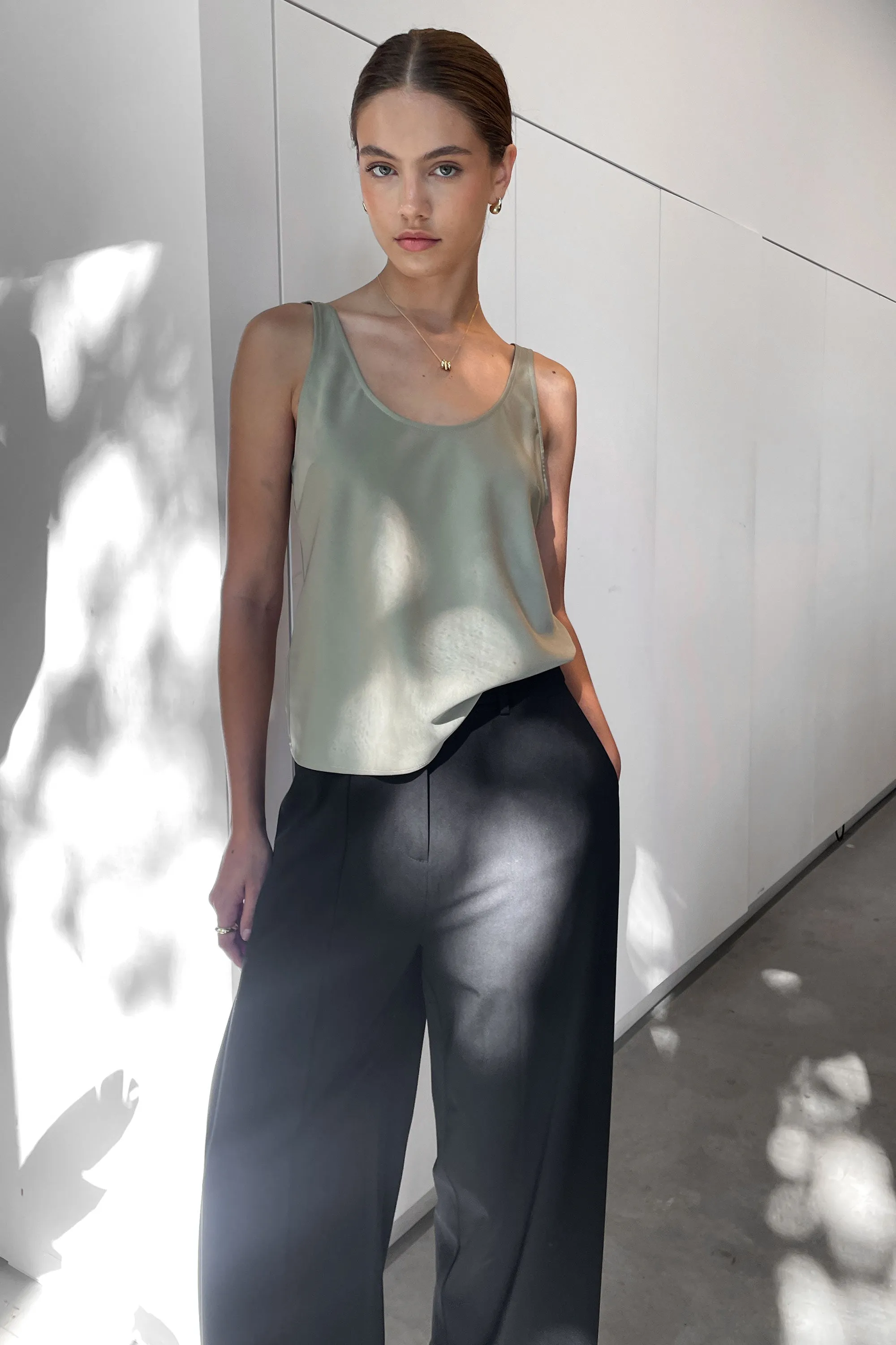 SATIN CREPE SCOOP NECK TANK